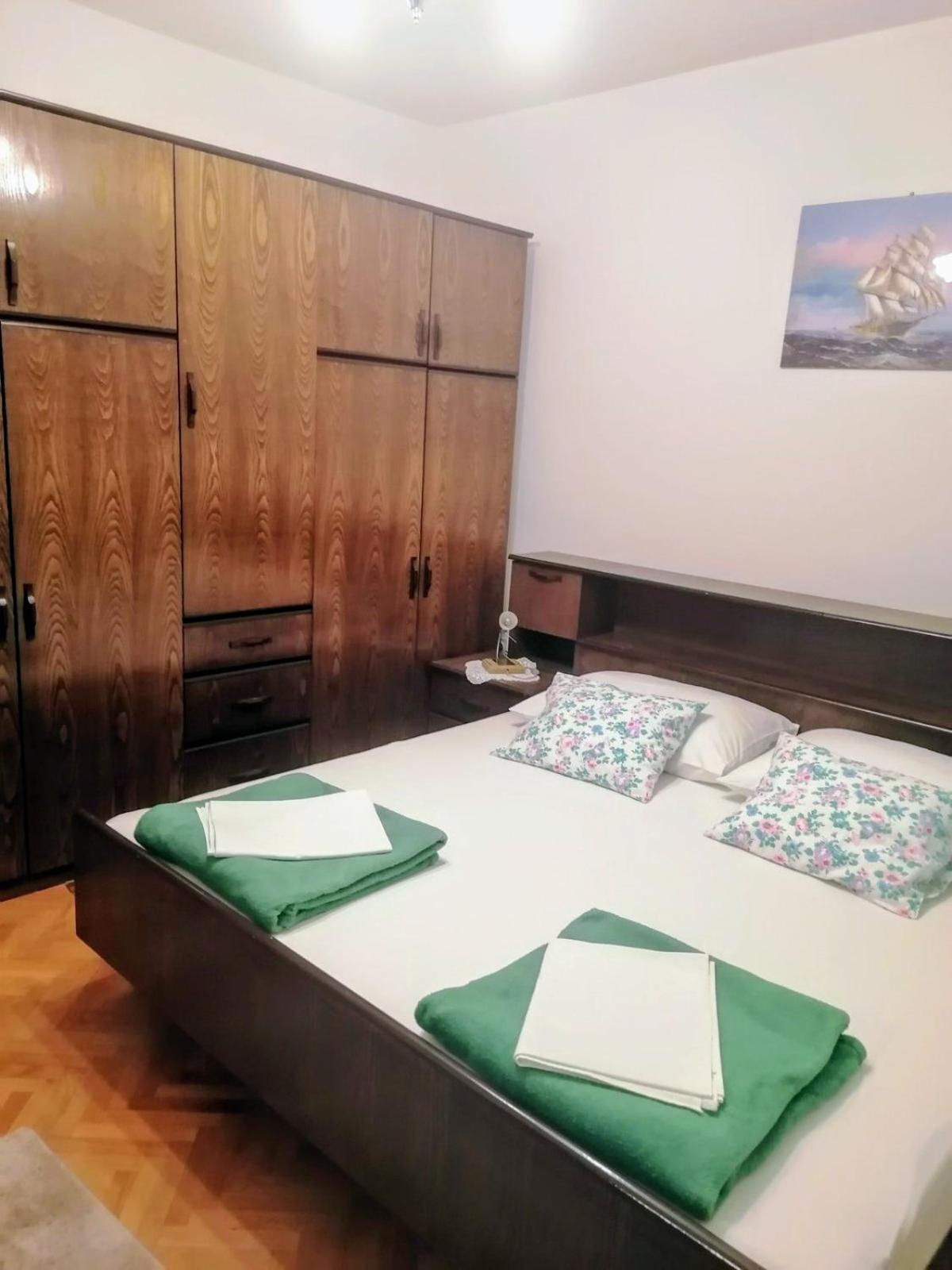 Apartman Tralje เซนญ์ ภายนอก รูปภาพ