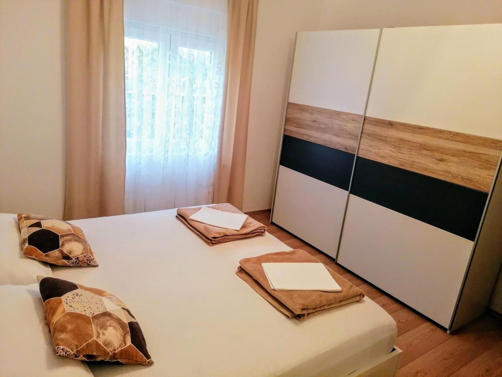 Apartman Tralje เซนญ์ ภายนอก รูปภาพ