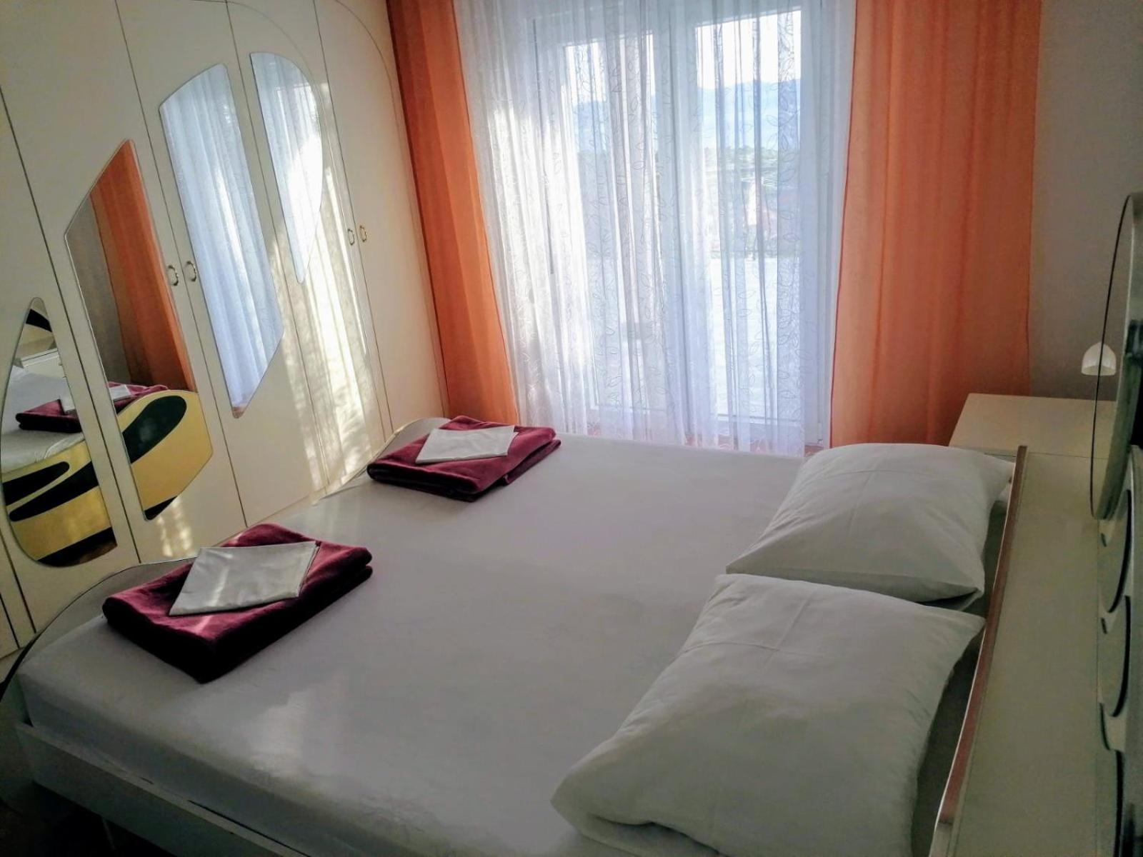 Apartman Tralje เซนญ์ ภายนอก รูปภาพ